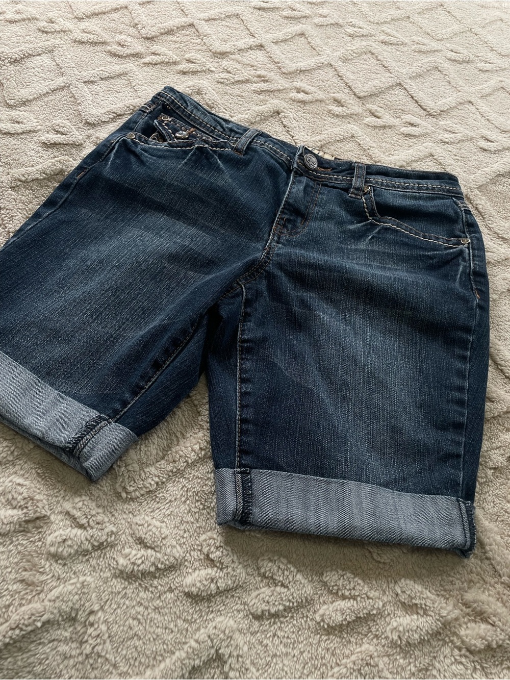 Earl Jeans Blue Denim Shorts with Contrast Stitching Back Pockets Sz 4